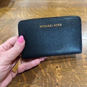 EUC Michael Kors Jet Set Small Zip Around Wallet